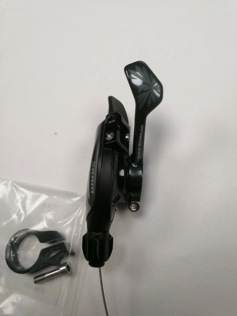 SRAM Daumenschalthebel "X01 Eagle" 12-fach, X-Actuation Technology Lunar 4 SRAM Daumenschalthebel "X01 Eagle" 12-fach, X-Actuation Technology Lunar – Bild 2