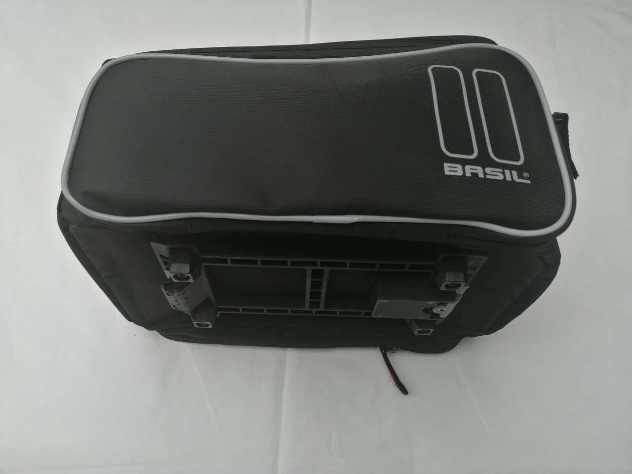 Basil Gepäckträgertasche Sport Design Trunkbag MIK Abverkauf 6 Basil Gepäckträgertasche Sport Design Trunkbag MIK Abverkauf – Bild 4