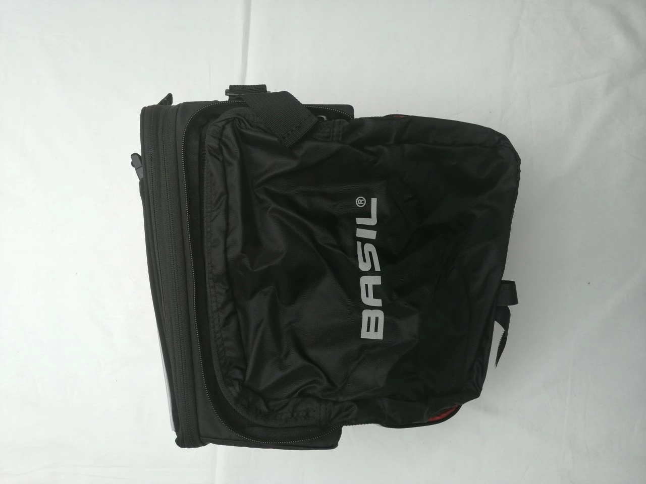 Basil Gepäckträgertasche Sport Design Trunkbag MIK Abverkauf 5 Basil Gepäckträgertasche Sport Design Trunkbag MIK Abverkauf – Bild 3