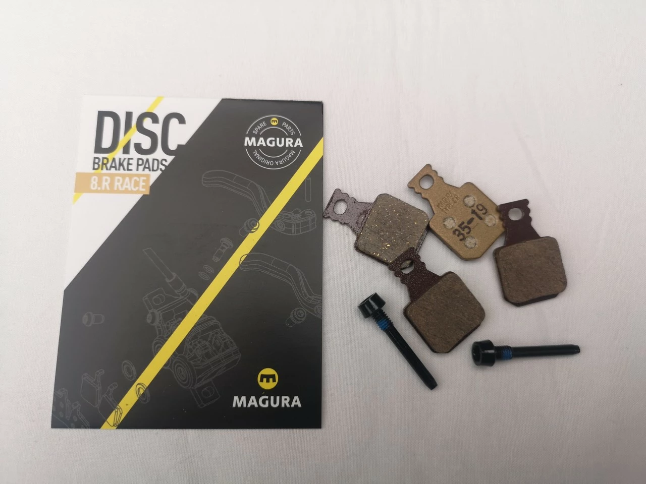 Magura Bremsbelag 8.R Race Gold Mit 2 Belaghalteschrauben 3 Magura Bremsbelag 8.R Race Gold Mit 2 Belaghalteschrauben