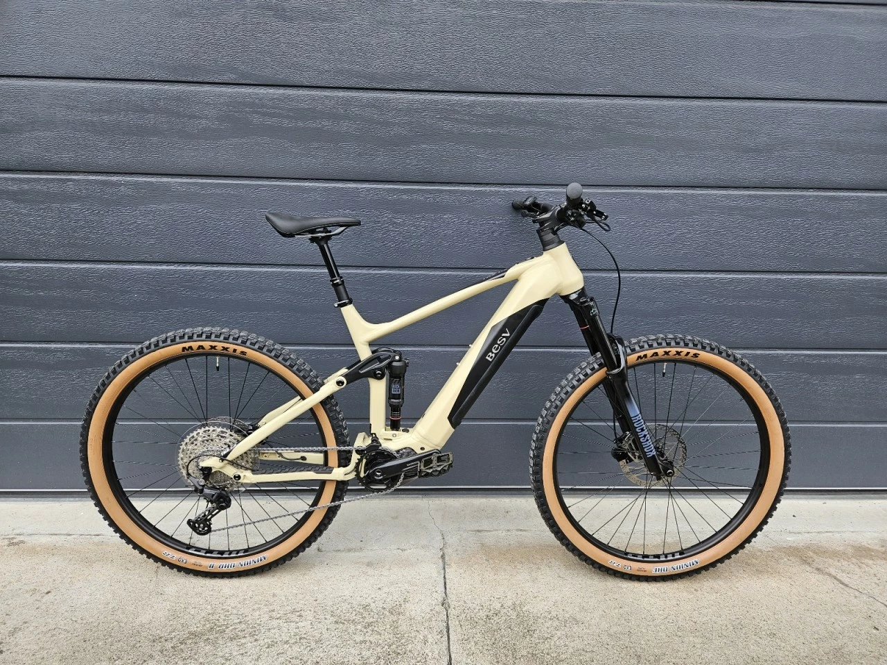 BESV TRS 1.5 Khaki Sand Matt 630 Wh 3 BESV TRS 1.5 Khaki Sand Matt 630 Wh