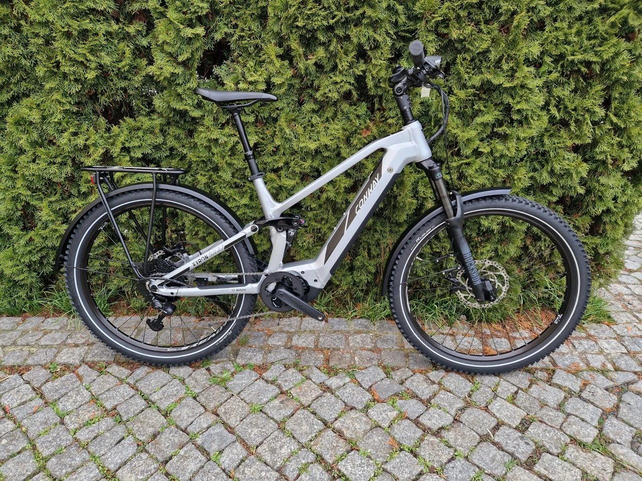 CONWAY XYRON SUV 2.7 HE Gr. M Silver Black 3 CONWAY XYRON SUV 2.7 HE Gr. M Silver Black