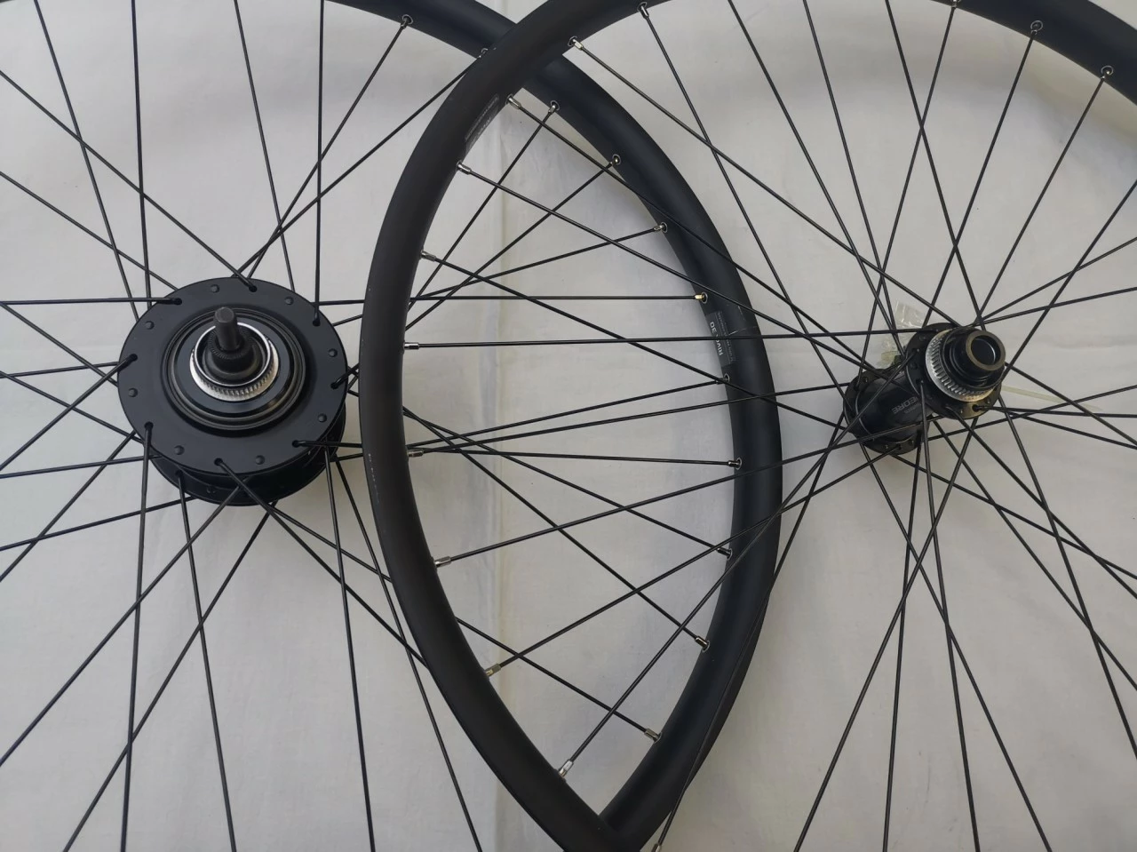 Shimano 27,5" Deore + Nexus Di2 SG-C7050-5D Center-Lock Laufradsatz 8 Shimano 27,5" Deore + Nexus Di2 SG-C7050-5D Center-Lock Laufradsatz – Bild 6