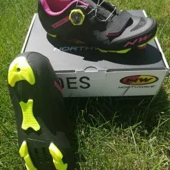 Northwave Razer WMN Damen MTB Schuh Schwarz Fuchsia Gelb 2021 11 Northwave Razer WMN Damen MTB Schuh Schwarz Fuchsia Gelb 2021 -E-Bikes Verkäufe Razer Women1 1280x1280