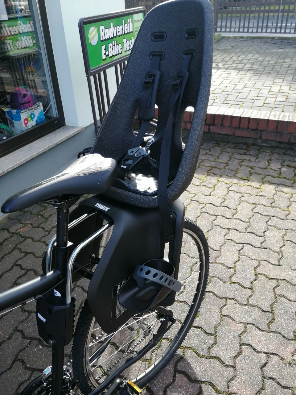 Thule Kindersitz Yepp Nexxt Maxi Obsidian Rahmenrohrbefestigung 4 Thule Kindersitz Yepp Nexxt Maxi Obsidian Rahmenrohrbefestigung – Bild 2