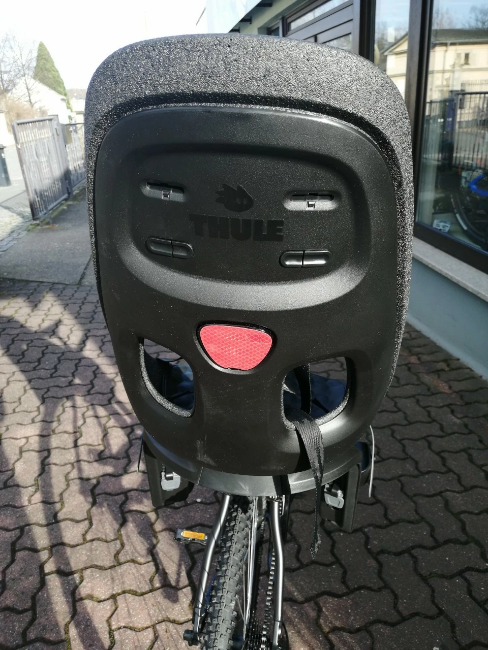 Thule Kindersitz Yepp Nexxt Maxi Obsidian Rahmenrohrbefestigung 6 Thule Kindersitz Yepp Nexxt Maxi Obsidian Rahmenrohrbefestigung – Bild 4